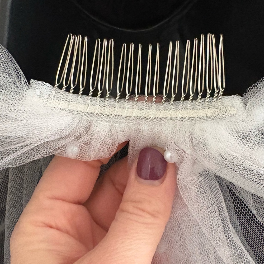 Pearl-Embellished Sheer Wedding Veil - Picture 3 of 3